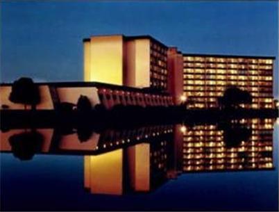 Howard Johnson Plaza Kansas City Hotel & Conference Center Exterior photo